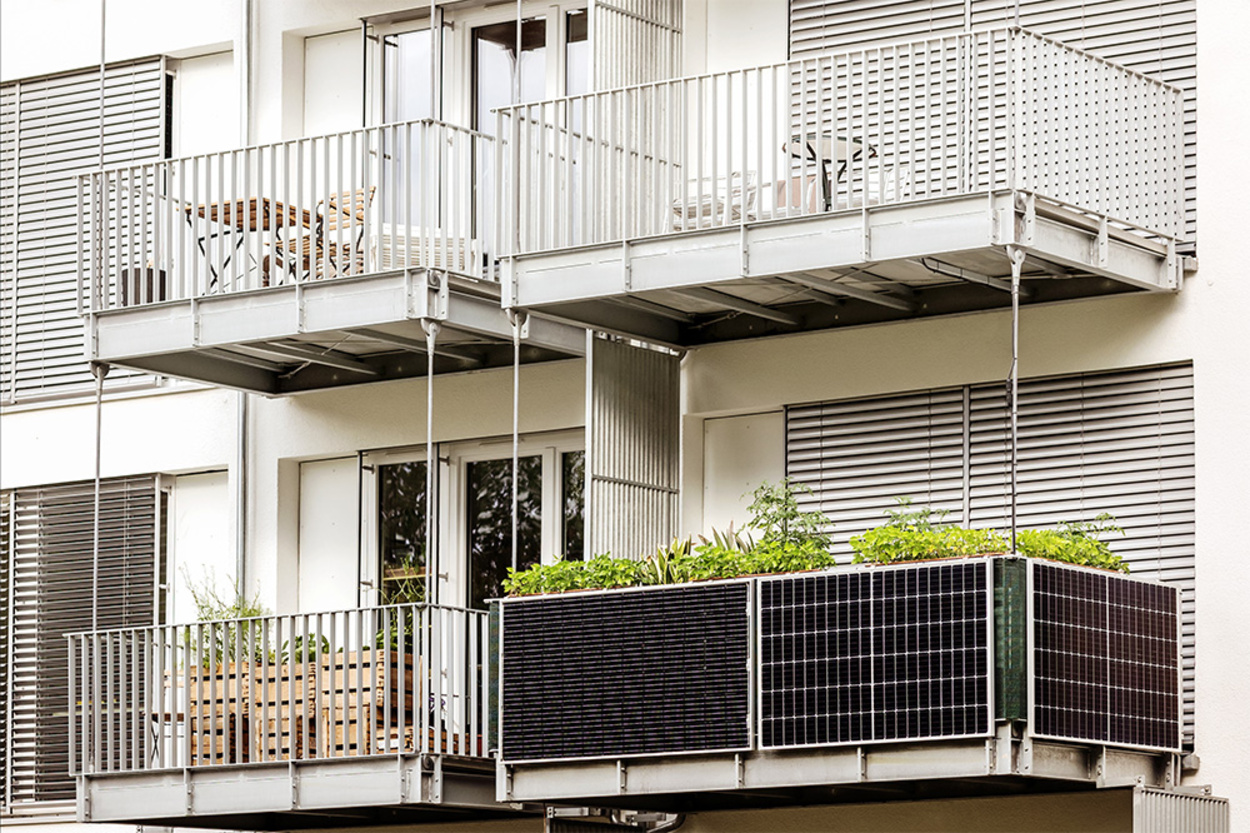 Balkon­kraftwerk bei SKORtec in Moosach